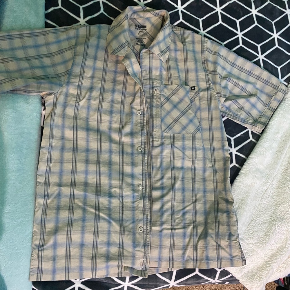 Men’s Medium Blackhawk Warrior Wear Short Sleeve Button Up